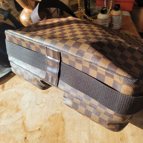 Louis Vuitton Broadway Unisex Messenger Bag - Picture 4 of 7